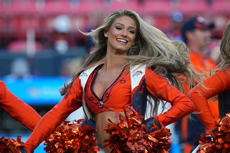 berkleigh wright,|Who is Berkleigh Wright Broncos cheerleader, bio, age, height,。